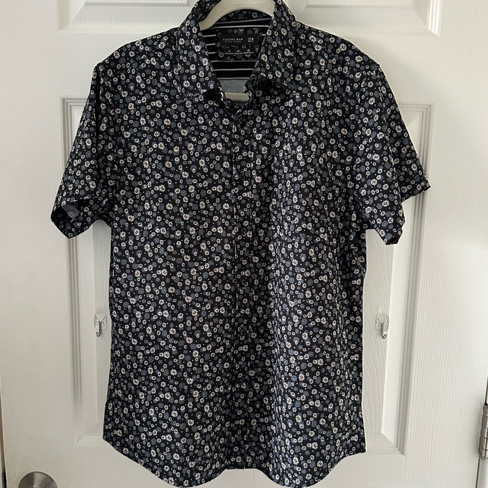 Cactus man Ricky Singh men’s casual button down shirt size medium